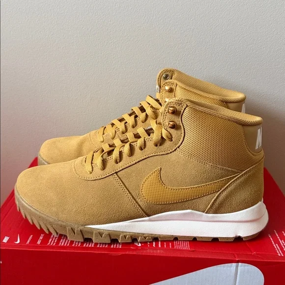 Nike Hoodland Suede Boot Haystack Brown 654888-727 Men’s Size 9